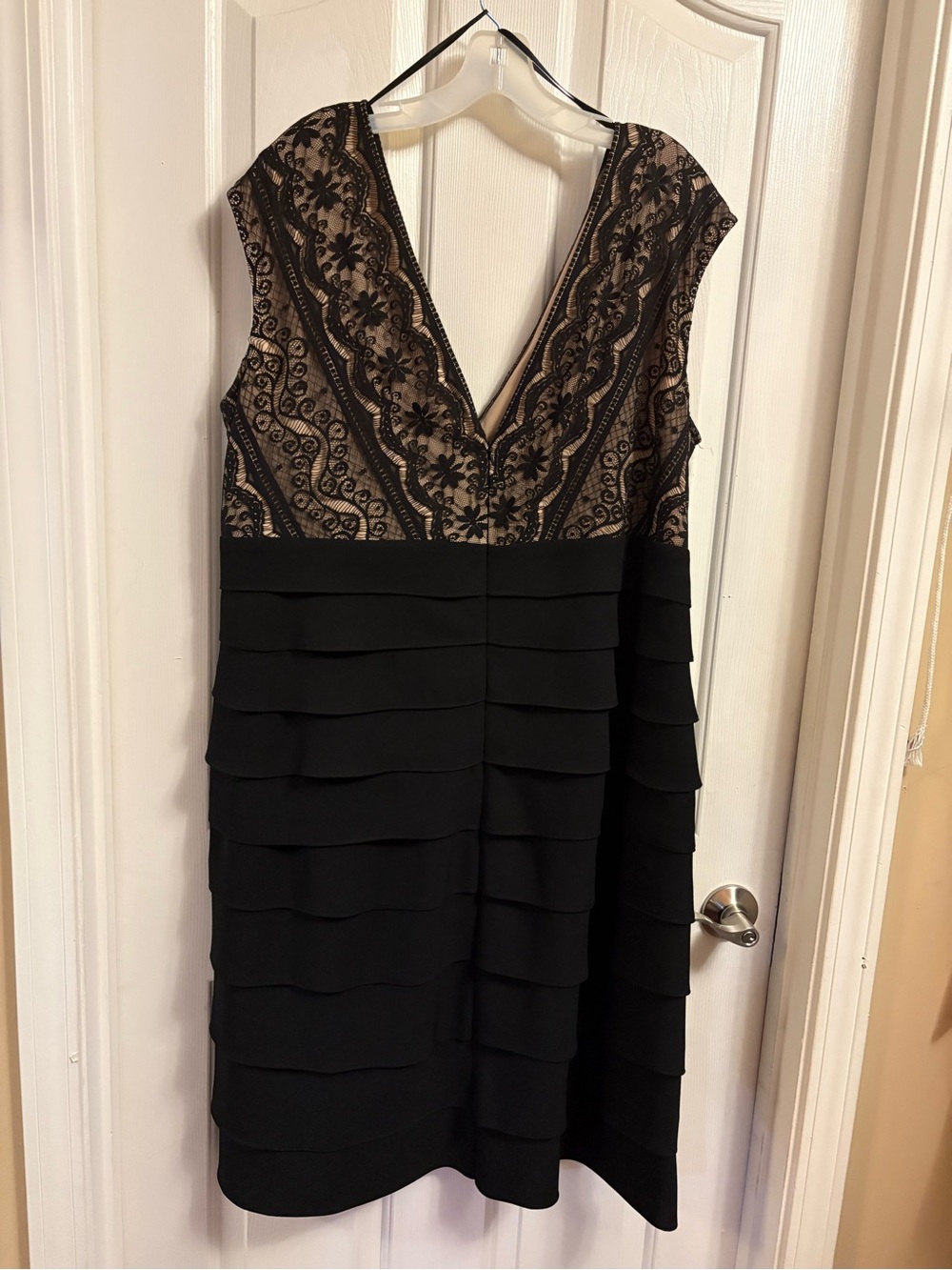 Jessica Howard Black Lace V-Neck Tiered Midi Dress